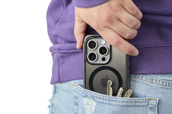 The smartphone is slipped into the back pocket of a pair of jeans, along with several keys - no problem thanks to the MagCase ‘Extreme Protect’ mobile phone case, which protects it from scratches.