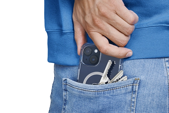 The smartphone and is slipped into the back pocket of a pair of jeans, along with several keys - no problem thanks to the MagCase "Extreme Protect" cell phone case, which protects it from scratches.