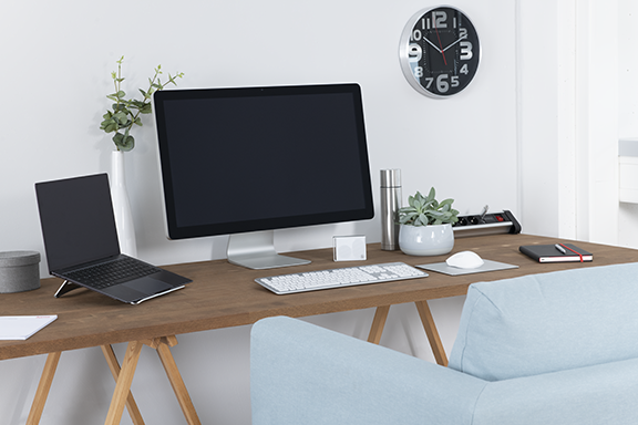 The laptop stands on the Hama "Aluminium" notebook stand at an office workstation